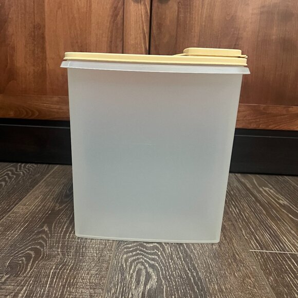 Tupperware Cereal Keeper - Picture 2 of 9